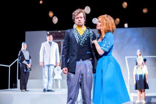Daniel Volný a Šárka Vykydalová. (Foto: Michal Ševčík) Její vysněný muž Mánek v podání Daniela Volného naplňuje ideál pohledného mladíka plného energie, na jakého se zalíbením pohlédne nejedna dívka.