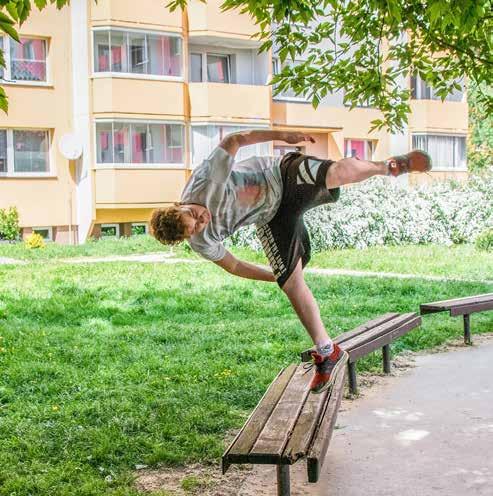 terénní služba rodinám s dětmi pečení perníčků, děti si mohly ozdobit jablíčka, vybarvit tašku nebo vyrobit si papírové postavičky.