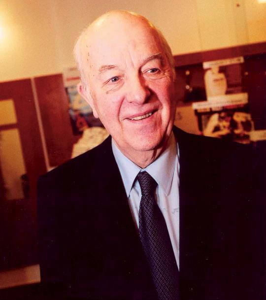 IVAN MORAVEC CHOPIN SKRÝVÁ NADĚJI Svět Ivana Moravce jistě není světem vulkánů. To spíš připomíná dobře tikající švýcarské hodinky.