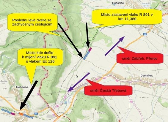 vystoupil 1 cestující z posledního vozu soupravy na levou stranu ve směru jízdy vlaku, mimo nástupiště určeného pro výstup a nástup cestujících, tedy do prostoru veřejnosti nepřístupného, mezi 12.