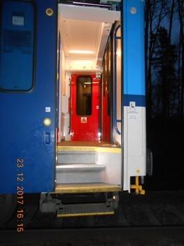 1 SHRNUTÍ Zdroj: SŽDC Skupina události: nehoda. Vznik události: 23. 12. 2017, 14.51 h.