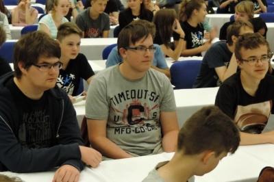 Ale vše dobře dopadlo a děti obdarovány odměnkami na každém stanovišti přibíhaly do středu paloučku, kde je již očekávala paní Eva Kodýmová a pan Pavel Kohout s hlavní odměnou.