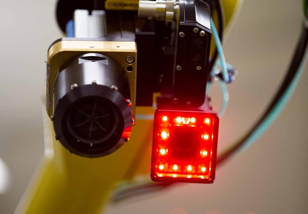 Umožňujeme robotům vidět irvision je jedinečný plně integrovaný vizuální detekční systém společnosti FANUC, který umožňuje robotům vidět, aby mohli řídit výrobní nastavení rychlejším, chytřejším a
