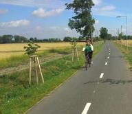 Stavíme cyklostezky do práce i na výlet 337 km V Olomouckém kraji je 337 km cyklostezek a chráněných komunikací pro cyklisty.