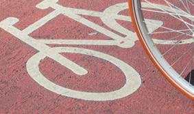 Chceme v kraji podporovat odvážná řešení jízdní pruh pro cyklisty Obdoba vyhrazeného jízdního pruhu pro cyklisty, který však ostatní vozidla mohou pojíždět v případě, že pro ně v souběžném jízdním