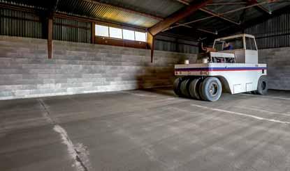 FIREMNÍ PREZENTACE COMMERCIAL PRESENTATION 3 4 Válcovaný beton nachází velice dobré uplatnění také při rekonstrukci vozovek jako krytová či podkladní vrstva anebo v kompozitní vozovce s horní