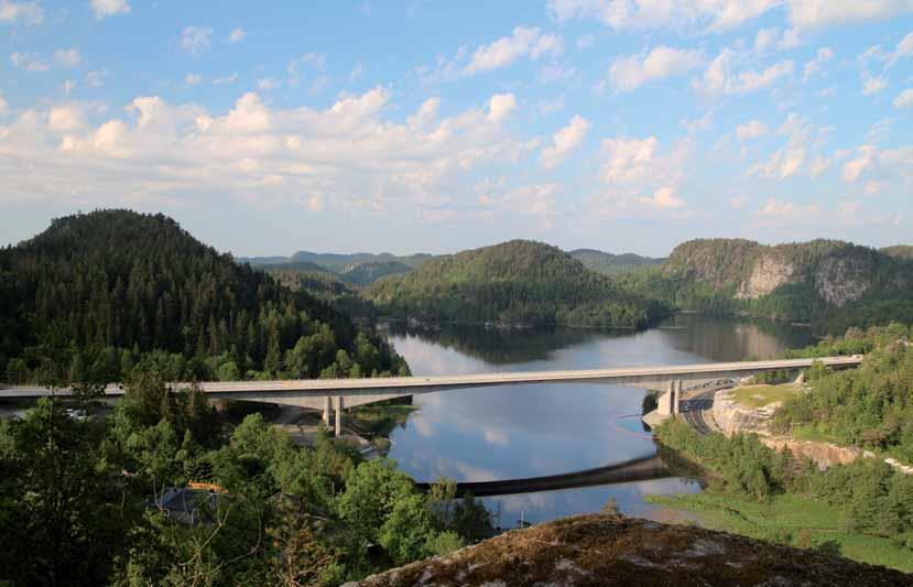 TECHNOLOGIE VÝSTAVBY NORSKÉHO MOSTU HALLEVANNETBRUA CONSTRUCTION TECHNOLOGY OF THE NORWEGIAN HALLEVANNETBRUA BRIDGE Michal Kunc Most Hallevannetbrua je součástí železničního koridoru převádějícího