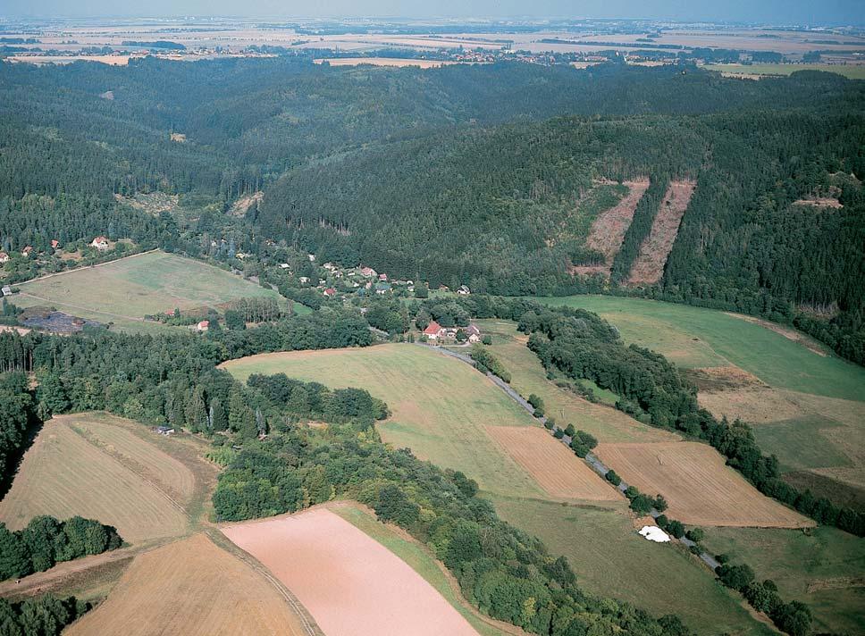 Stfiední âechy park Povodí Kaãáku (Lodûnice) Vyhlá en v roce 988 okresními úfiady Kladno, Beroun a Praha-západ. Jeho rozloha ãiní 4 673 ha.