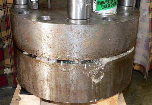UTB ve Zlíně, Fakulta technologická 30 Obr. 16. Důsledek neřízené extruze 1.5 Antiextruzní kroužek MiHD Problém extruze do spáry není nový, jen je ho třeba mít při návrhu řešení na paměti.