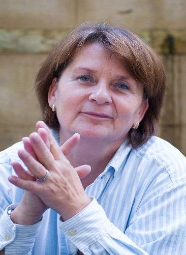 Eva Knapová, ředitelka Aliance žen s rakovinou prsu: Rozhodně, víme z vlastní zkušenosti Aliance žen s rakovinou prsu, že je vhodné kampaně pro veřejnost volit formou poutavou, aby nevyvolávaly