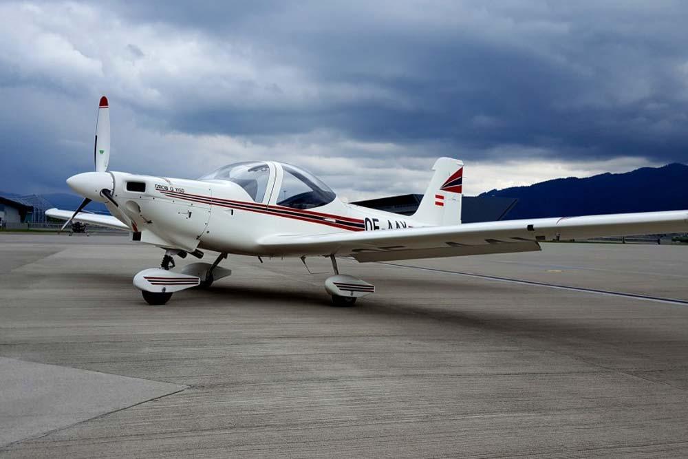 Grob G 115E Obr. 11 Grob G115E [20] Grob G115E je dvoumístné letadlo německé výroby, které je hlavně používáno pro pilotní výcvik.