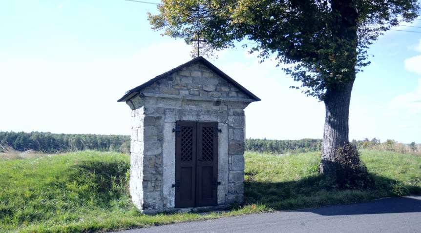 1842, Sněžník: Ignazi Wernerovi z čp. 25 propadla na poli kráva do staré šachty. V odhaleném horním díle se měly ještě nacházet zbytky staré výdřevy.