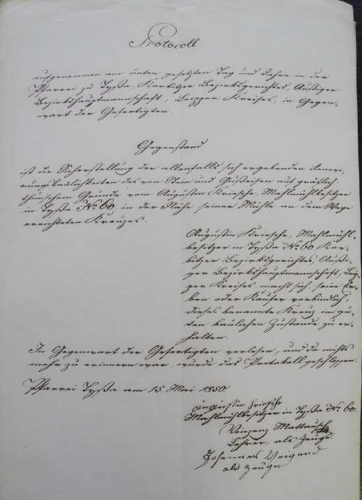 Nápis na kříži: HonorI IesV CrVCIfIXI salvatoris et DoMInI nostri am Tag des exstrivebat TIIssensIs