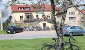 Sama zloděje vyzvala... V podvečerních hodinách předminulé neděle 2. dubna došlo u Nezamyslic ke vloupání do zaparkovaného automobilu značky Peugeot.