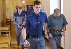 17031520299 168 S pouty do špitálu Rukou bouchal do zaparkovaných vozidel, naštěstí žádné nepoškodil. Ve večerních hodinách v sobotu 1.
