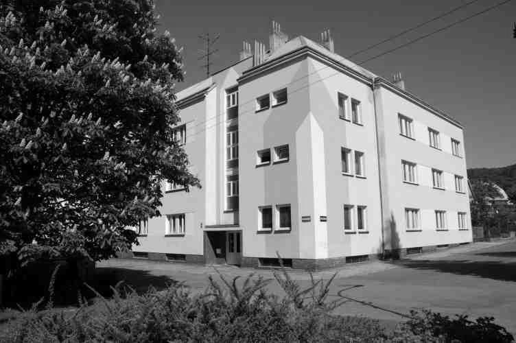 11) Počet nově podaných žádostí celkem z toho muži ženy dvojice 33 10 22 1 25 10 10 5 44 7 37 2 38 14 20 4 38 10 24 4 Počet uvolněných bytů 22 22 19 17 13 k 30.11. je nutno u dříve podaných žádostí