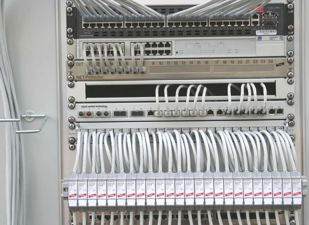 DEHNpatch kabel Patch s přepěťovou ochranou pro kategorii 6 HUB / Switch chráněná strana