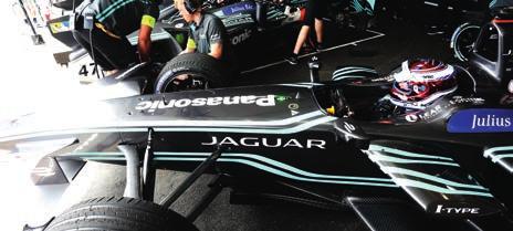 Každým závodem pomáhá Formule E konstruktérům značky Jaguar vytvářet lepší elektromobily.