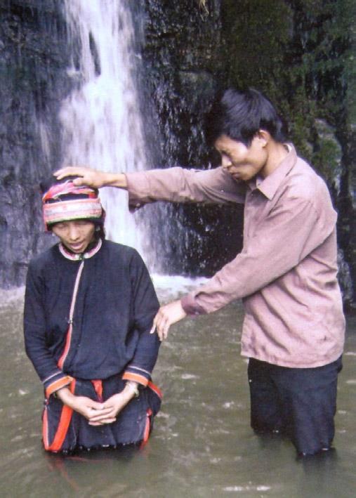 Phan byl opakovanì vyslýchán Shromádìní podzemní církve ve Vietnamu policií a èelil nejrùznìjším hrozbám. Nìkolikrát byl zatèen a vìznìn.