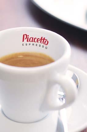 teplé nápoje hot drinks Warme Getränke cappuccino u 2,90 Eur 70 Kč / PRICE espresso u 39 Kč 1,60 Eur / Happy Hours 2,40 Eur 58 Kč / PRICE espresso 30 ml lungo 100 ml latté macchiato u 3,20 Eur 77 Kč