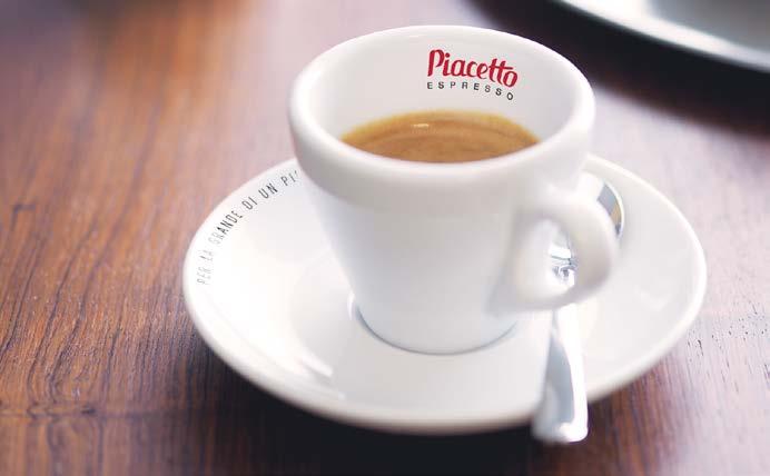 Káva PIACETTO ESPRESSO 100% Arabica pro velkou radost z malých okamžiků. PRO VELKOU RADOST Z MALÝCH OKAMŽIKŮ. Piacetto Espresso spojuje staletí italské tradice s vášní pro ten nejvyšší požitek z kávy.
