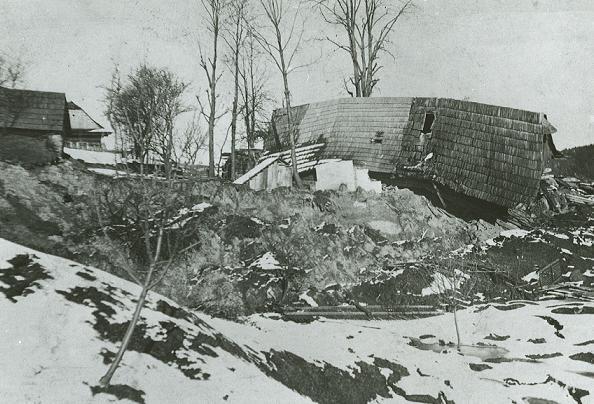 Nejstarším zdokumentovaným sesuvem na Vsetínsku, vzniklým v roce 1920, je lokalita v Hošťálkové (obr. 8).