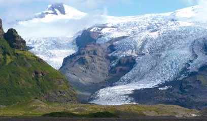 Uvidíte též činný gejzír Strokkur, ledovcovou lagunu Seyðisfjörður Hengifoss Stöðvarfjörður Gullfoss Jökulsárlón Modrá laguna Eyjafjallajökull Skaftafell Jökulsárlón, národní park a Skaftafell, mnoho