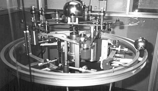 Ostrikov první (v roce 1991) vykazovaly určitý bod ve struktuře magnetického pole prstencového magnetu, kde se mění směr, a se o nich jako vyboulení. Obr. 177 tyto zvláštní body jsou označeny 1 a 2.