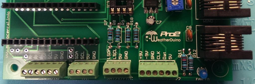 A všechna Arduina jsem zvyklý dávat vždy do slotu, protože jejich výměna by byla při poruše už dost náročná.