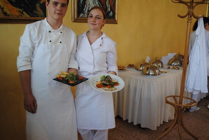 Sami jste tady měli možnost je ochutnat a posoudit jejich pestrost. V tomtéž týdnu proběhla ve škole rovněž již tradiční gastronomická soutěž Škola plná chutí.