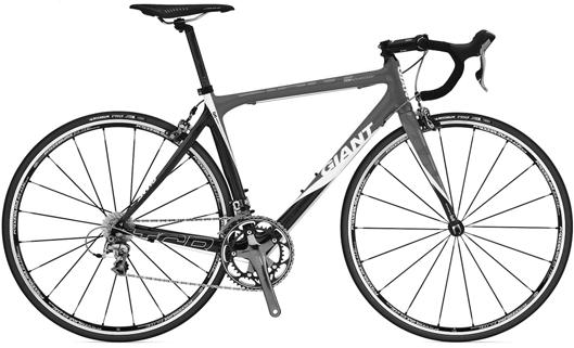 Silniční kola Zatímco silniční kola byla kdysi takřka jediným cyklistickým sportovním náčiním, s nástupem horských kol se dostala do pozadí zájmu.