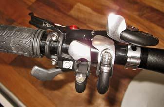 DISKOVÉ BRZDY 2008 pístků či velikost a materiál destiček. Na běžné XC stačí kotouč průměru 160 mm, někteří výrobci dodávají dozadu i 140 mm.