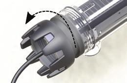 Vyjmutí Elektrolytické Cely z pouzdra 1. Přesvědčte se, že přívod elektrického proudu do Zařízení byl vypnut 2. Odpojte zástrčku Elektrolytické Cely od Napájecího zdroje 3.