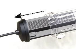 Opatrně vyjměte Elektrolytickou Celu z jejího pouzdra. Podívejte se dovnitř pouzdra cely zdali neobsahuje známky usazenin vápníku (bílé usazeniny) Fig. 10 Obr.