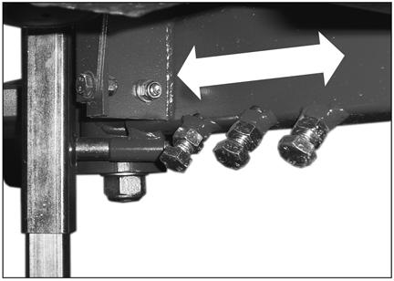 4 - Spuštění stroje Mechanické připojení Nastavení délky tažné oje 1. Nasaďte opěrné kolo do polohy označené na obrázku. 2. Povolte šrouby (A), v oblasti připojení tažné oje k rámu stroje. 3.