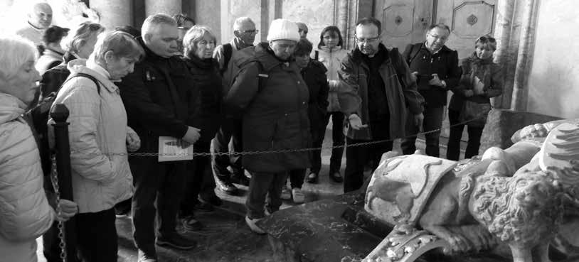 Potom jsme navštívili kostel sv. Josefa, který je v areálu tohoto poutního místa. Kostel je zdoben obrazy s výjevy ze života sv. Josefa. Poté jsme si prohlédli Mauzoleum Piastovců a měli jsme možnost navštívit věrnou kopii Božího hrobu.