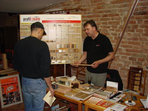SCHUTZ, WEBER TERRANOVA, SUPELLEX CENTRUM, FESTOOL, SIKA, THO- MSIT, PCI, získali od cechu i finanční odměnu (dle pořadí 3000 Kč, 2000 Kč a 1000 Kč). Výsledky: 1.