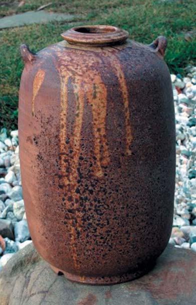 Působil v keramické huti v Kunštátě na Moravě. Od roku 1991 se věnuje svobodnému povolání.