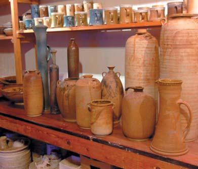 Vyučuje na Střední škole umění a designu a Vyšší odborné škole restaurátorské v Brně.