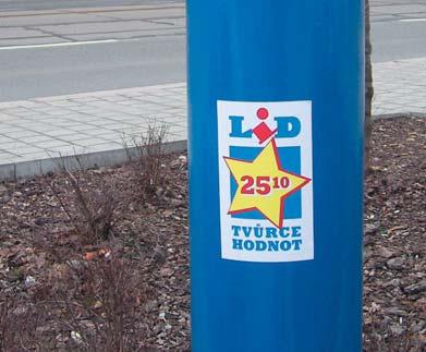 stickerek, na nichž byla slovně či obrazově