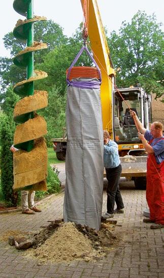 propouštějí přes geotextilní obal boxů do okolního půdního prostředí.