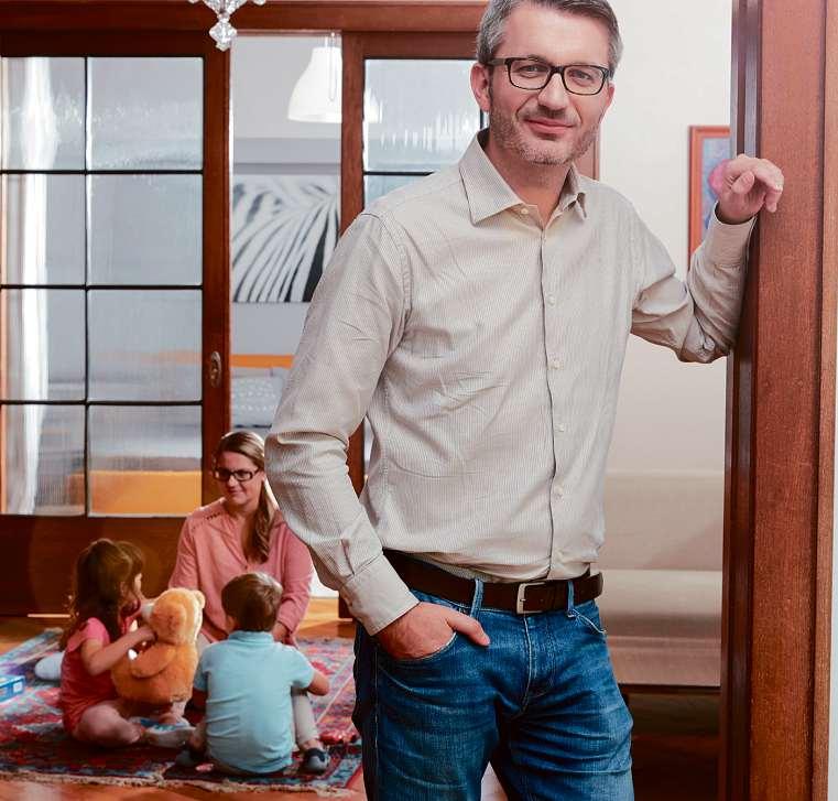Střílel branky, ikdyž ho střežilo trio obránců. Byl rvavý, hravý, průbojný, nekompromisní. Utekl komukoli a každou skrumáží proklouzl slehkostí pierota.