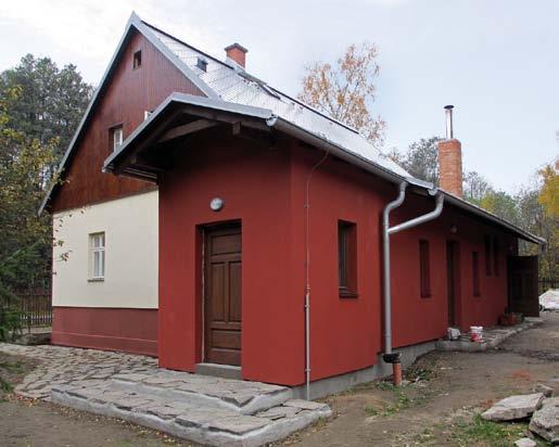 V blízkosti základny se také nachází Strálek - zřícenina hradu ze 13. století, zámek Janovice (přístupný je park a nádvoří) s výrobou turistických známek a zřícenina hradu Rabštejn ze 13.
