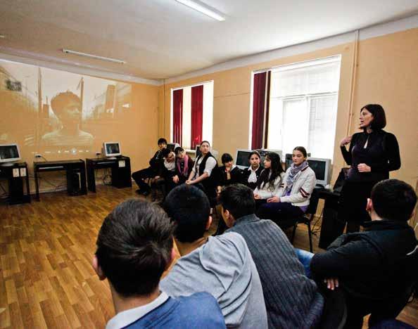 Jen v Gruzii se prostřednictvím dokumentárního filmu o lidských právech, demokratických principech, toleranci a dalších tématech učí přes 3000 dětí.