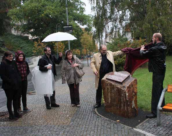 lidská práva Jeden z městských parků v Karlových Varech nese jméno Anny Politkovské, ruské investigativní novinářky zavražděné v roce 2006.