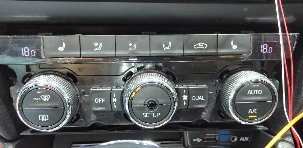 Obr. 36 Ovládací panel ŠKODA Octavia 3 7.