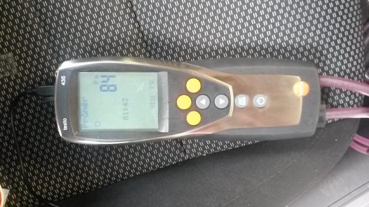 4 Měření tlakové diference Obr. 47 Testo 350 M/XL Pro měření tlakové diference při měření tlakové charakteristiky byla využita multifunkční stanice od firmy Testo s označením Testo 435-4.