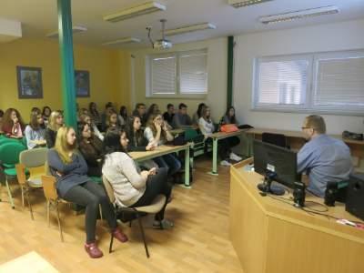 Přednášejícím byl pan Jan Hofman. Přednáška byla koncipována pro studenty střední školy s přírodovědným zaměřením.