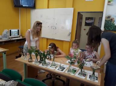 o PROJEKT VELCÍ MALÝM 2017 Již sedmým rokem žáci 2. ročníku SOŠ, letos pod vedením Ing. D. Klofáčové, Ing. M. Svobodové, Ing. L.