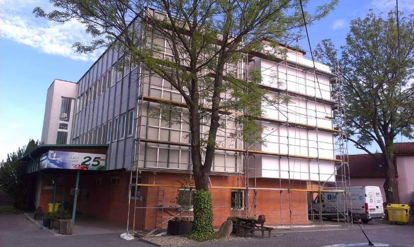 ÚPRAVY INTERIÉRU, OPRAVY, REVIZE V průběhu školního roku a v období hlavních prázdnin školního roku 2016/17 byly provedeny opravy a rekonstrukce, které vycházely jak z dlouhodobého záměru školy, tak
